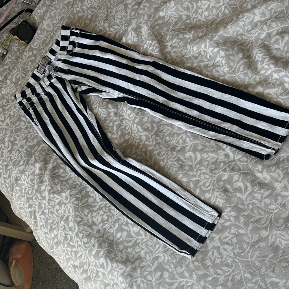 Black & White Striped Casual Pants com Iris Jeans